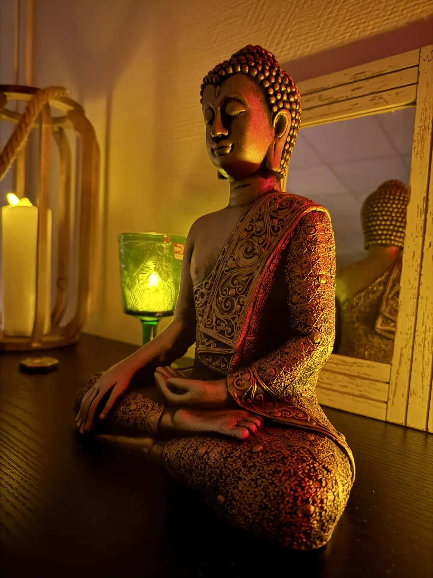 Будда и свечи