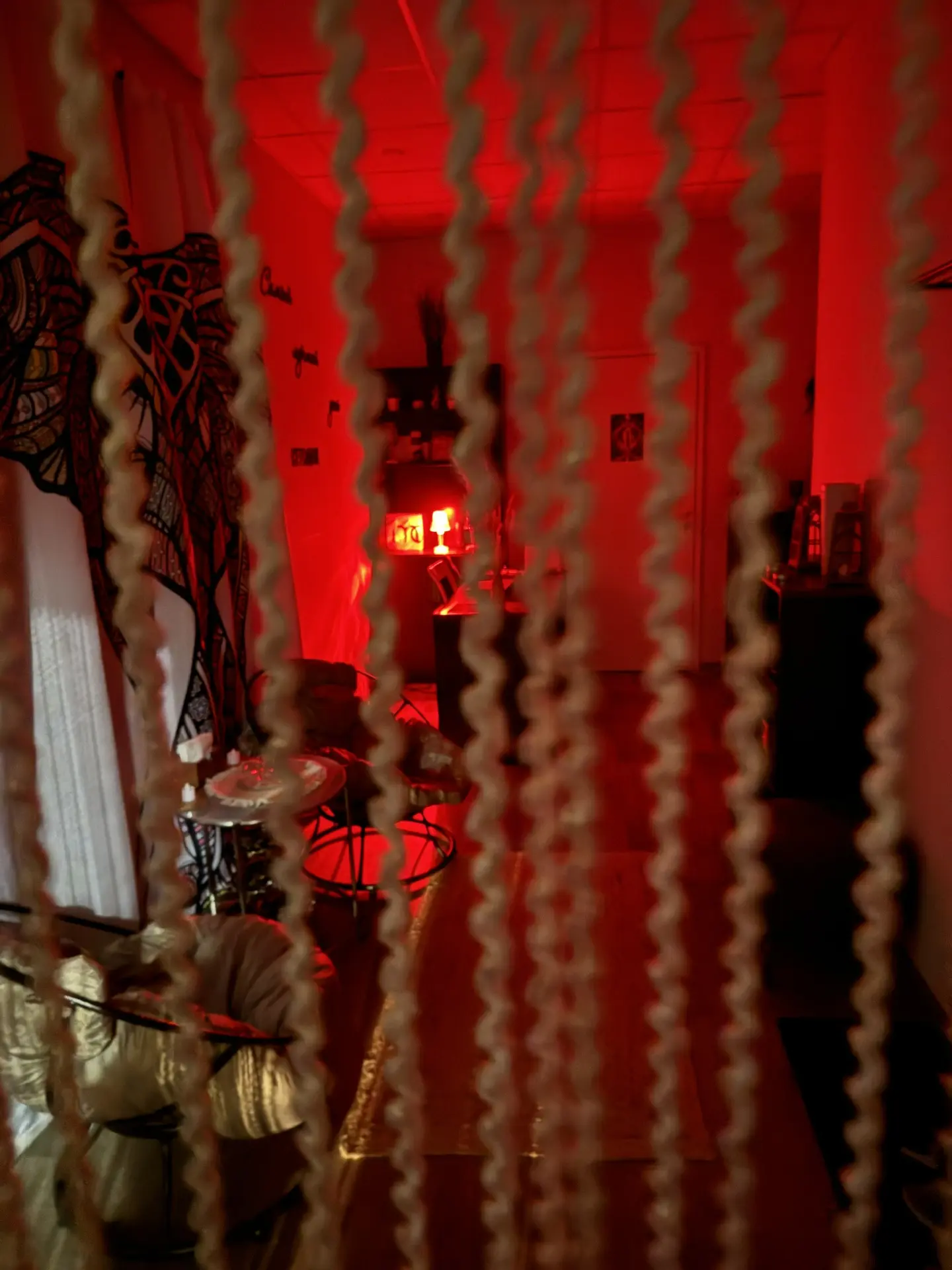 Атмосфера красной комнаты